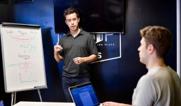 24小时在线接单文案服务：随时解决您的紧急文案需求，让创作不再受时间限制