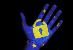 私人黑客联系方式微信安全吗？揭秘5大风险与正规求助渠道