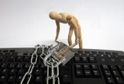 24小时黑客QQ服务全攻略：快速解决密码找回、数据恢复等紧急问题，安全又省心