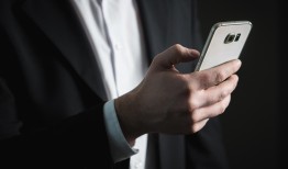 手机号码追踪器免费版安全使用指南：避开陷阱，精准定位亲友位置