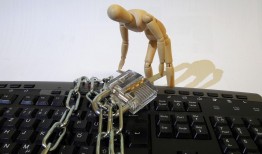 黑客年入千万的真相揭秘：合法路径与风险成本全解析，助你避开误区实现稳定高收入