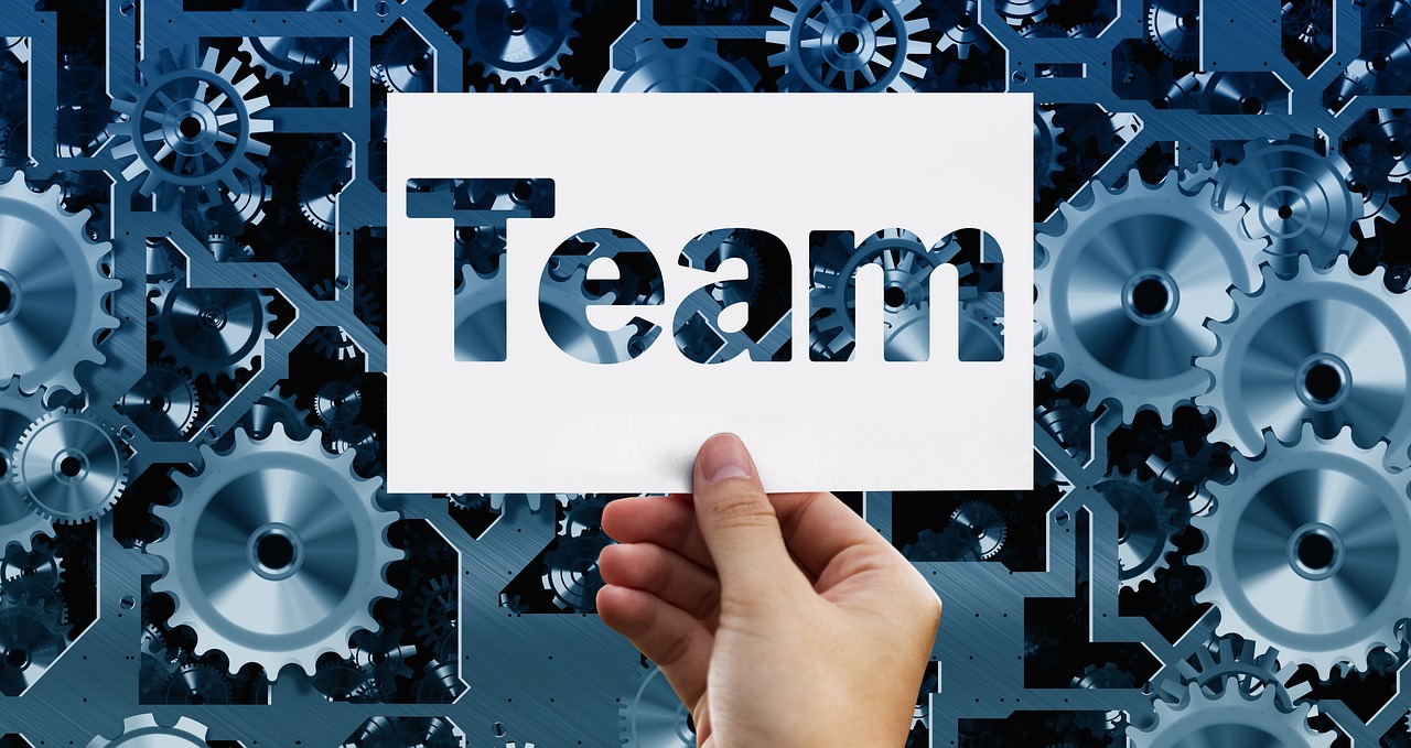 程序员厉害还是黑客厉害?揭秘两者技术差异与职业发展路径 程序员厉害还是黑客厉害?揭秘两者技术差异与职业发展路径